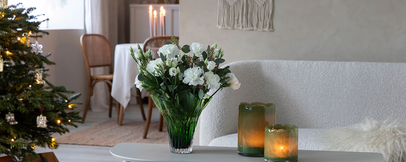 Interiør- og blomsterbilde med klikkbare elementer